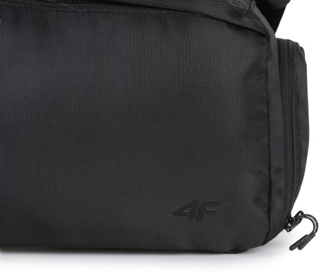 TORBA SPORTOWA 4F 10L CZARNA | KOMPAKTOWA I WYTRZYMAŁA NA SIŁOWNIĘ