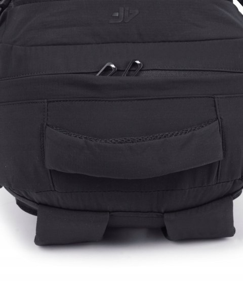 PLECAK SZKOLNY 4F | POJEMNOŚĆ 18L | Z PRZEGRODĄ NA LAPTOPA | CZARNY