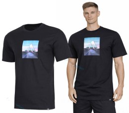 WYGODNA MĘSKA KOSZULKA ADIDAS Z DUŻYM LOGIEM NA PIERSI / XL